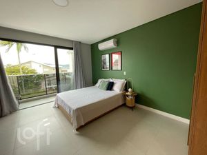 Image 11 - 859402