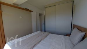 Image 7 - 859411