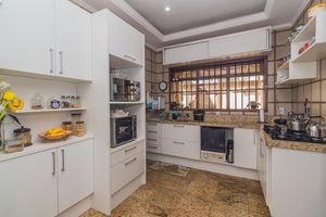 Image 17 - 859428