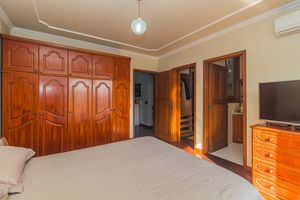 Image 35 - 859428