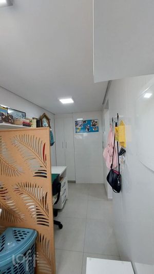 Image 10 - 859460