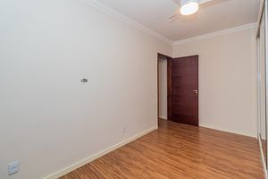 Image 7 - 859555