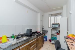 Image 17 - 859560