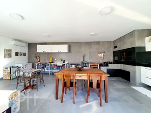 Image 32 - 859565