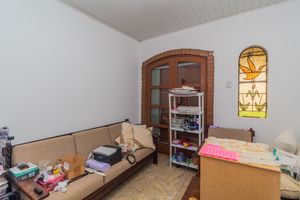 Image 4 - 859572