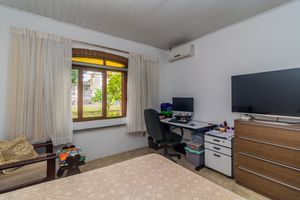 Image 8 - 859572