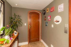 Image 32 - 859579