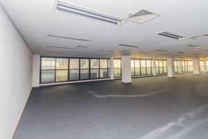 Image 3 - 859618