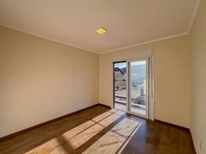 Image 9 - 859676