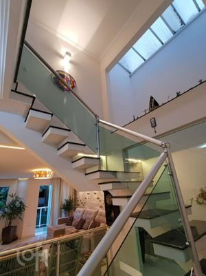 Image 15 - 859900