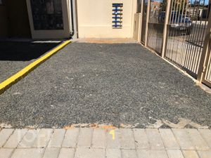 Image 18 - 859947