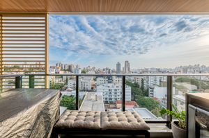 Image 10 - 859980