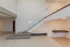 Image 17 - 860056