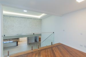 Image 21 - 860056