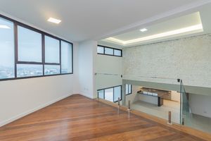 Image 19 - 860056