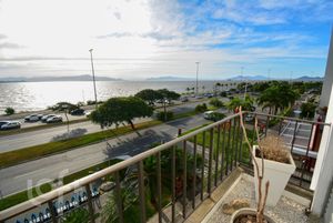 Image 19 - 860160
