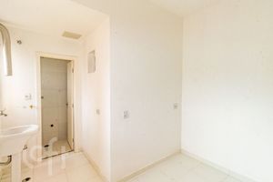 Image 22 - 860240
