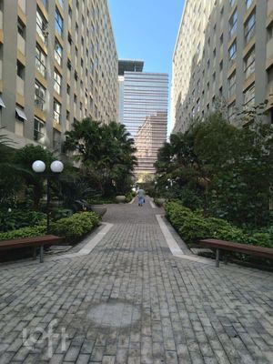 Image 6 - 860246
