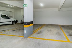 Image 28 - 860347