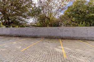 Image 25 - 860676