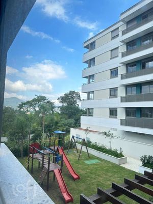Image 12 - 860703