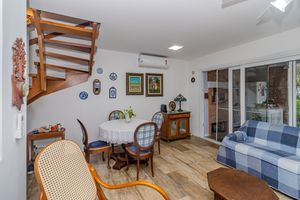 Image 3 - 860734
