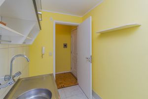 Image 11 - 861719