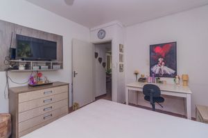 Image 10 - 861761