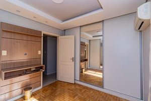 Image 12 - 861811