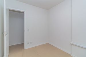 Image 8 - 862925