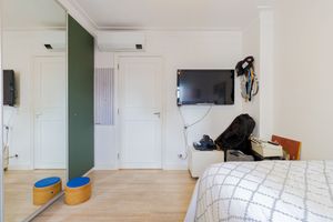 Image 17 - 862992