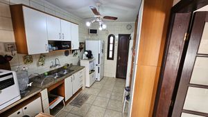 Image 12 - 863637