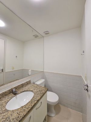 Image 10 - 863677