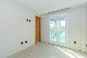 Image 19 - 863693
