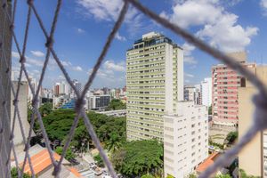 Image 6 - 863702