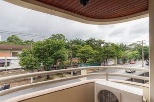 Image 1 - 863806