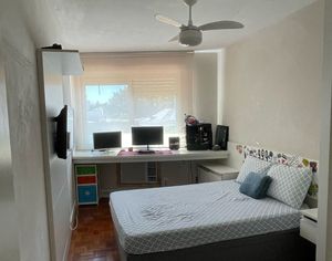 Image 9 - 863882