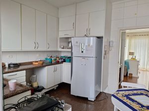 Image 12 - 863928
