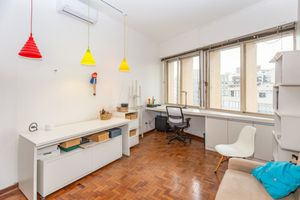 Image 28 - 863935