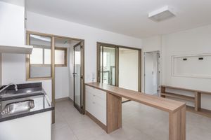 Image 17 - 863975
