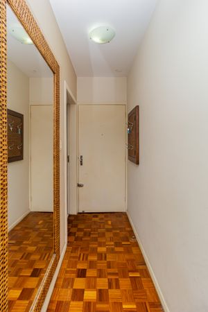 Image 4 - 863981