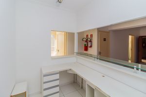 Image 27 - 864060
