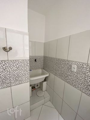 Image 4 - 864096