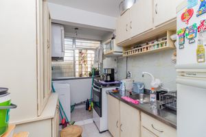 Image 11 - 864101