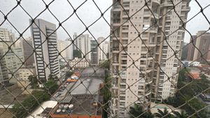 Image 7 - 864107