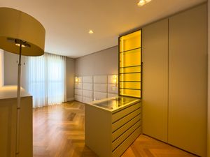 Image 17 - 864112
