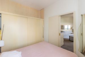 Image 11 - 864113