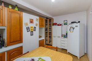 Image 49 - 864281