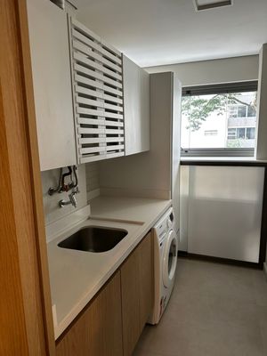 Image 8 - 864335
