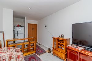 Image 3 - 864537